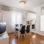 Luxury Apartment Karla Apartment *