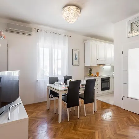 Luxury Karla Appartamento *