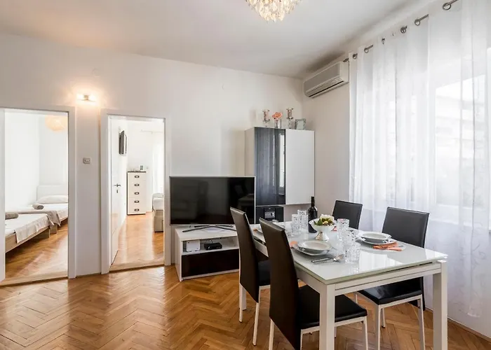 Luxury Apartment Karla Lägenhet *