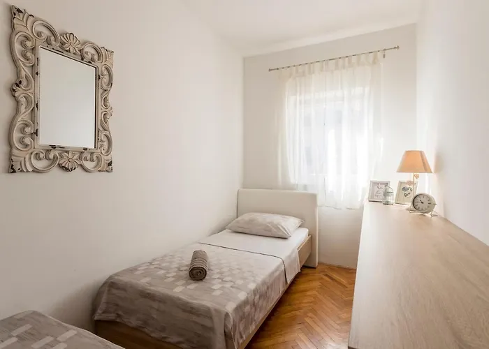 Luxury Apartment Karla